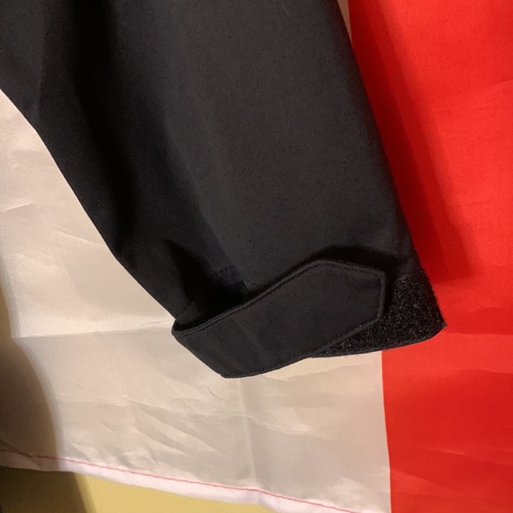 ASICS Women’s Size M Black Rain Jacket - Picture 8 of 8